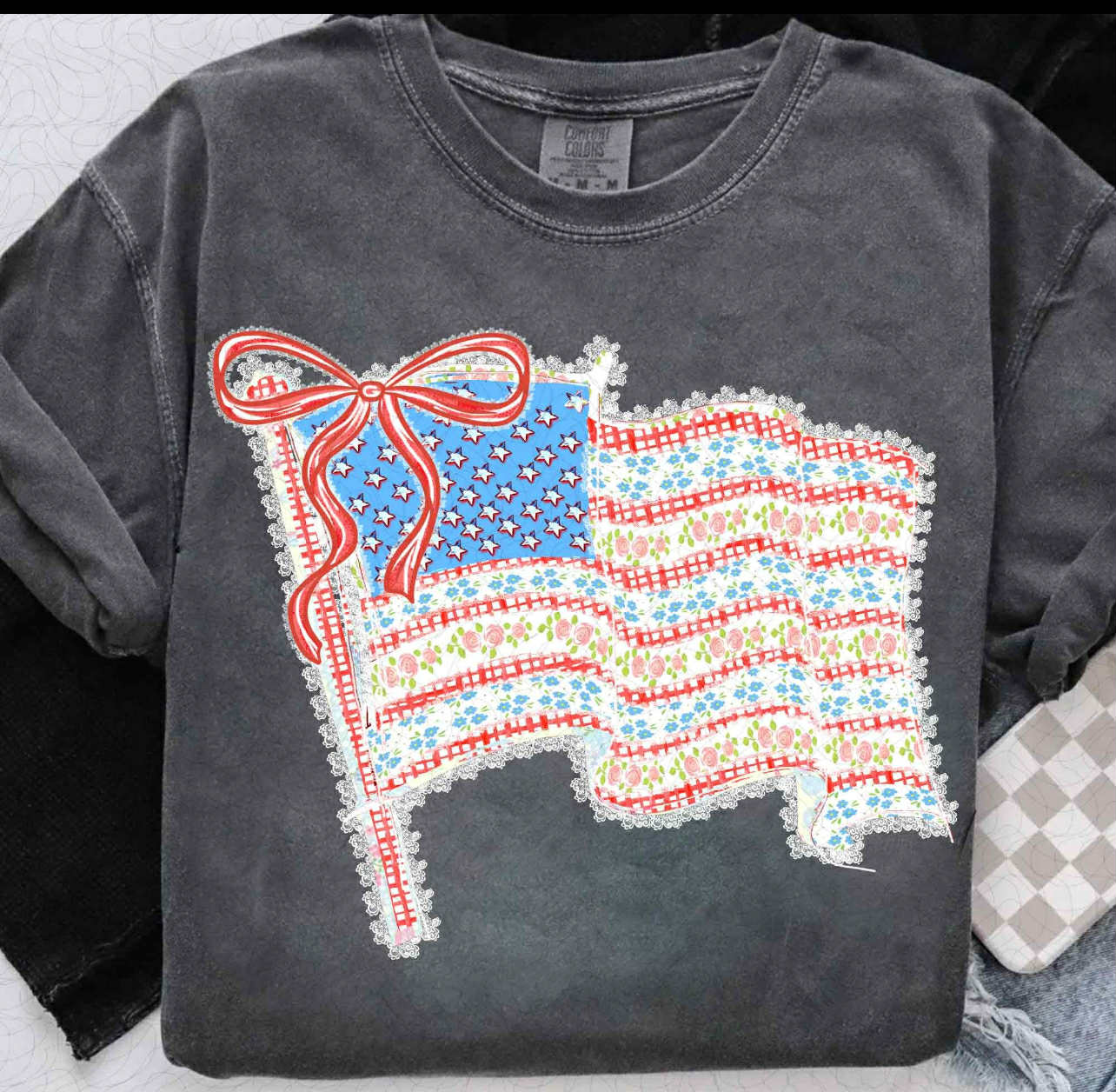 LACE OUTLINED FLAG TEE