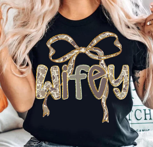 Camouflage wifey tee